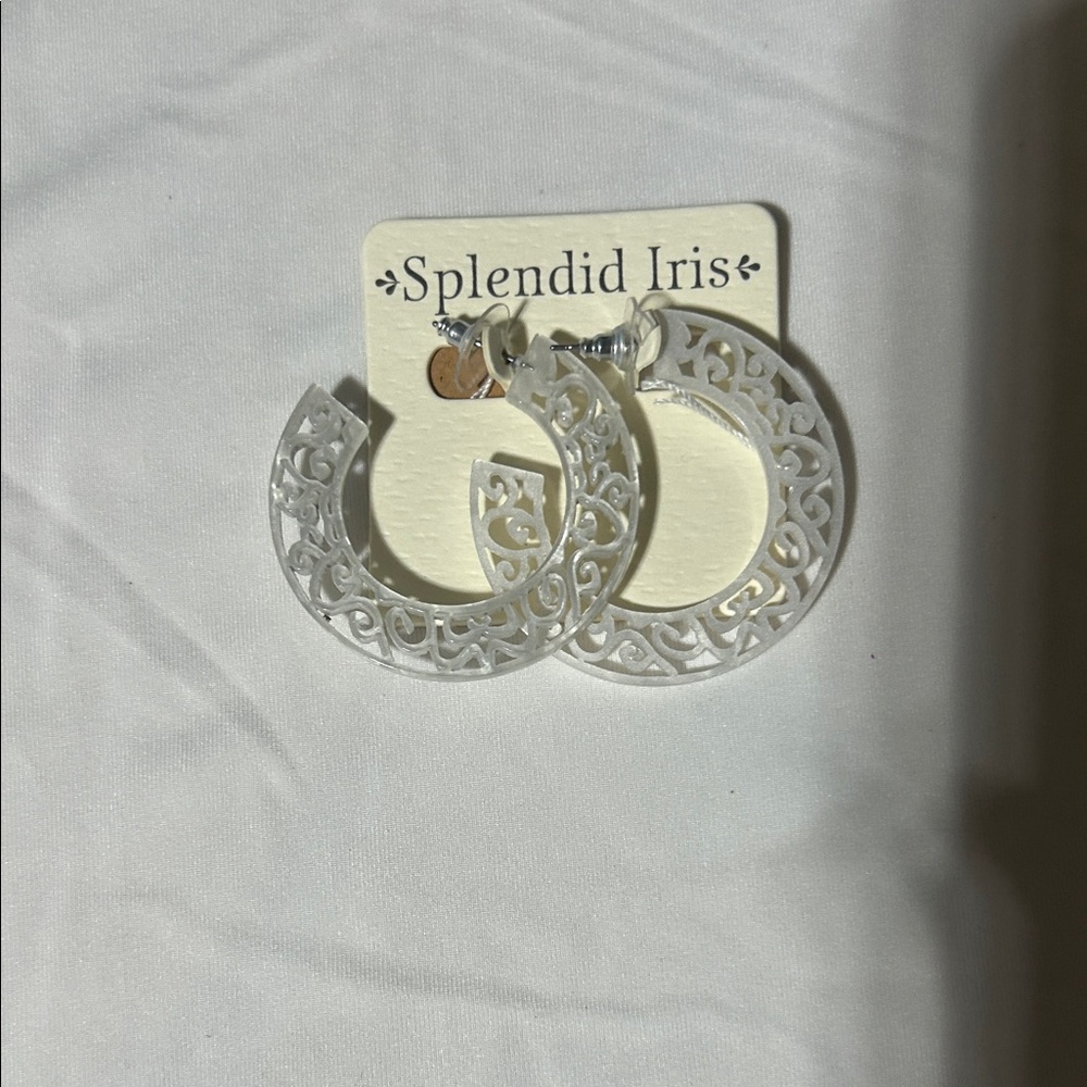 Splendid Iris White Filigree Earrings